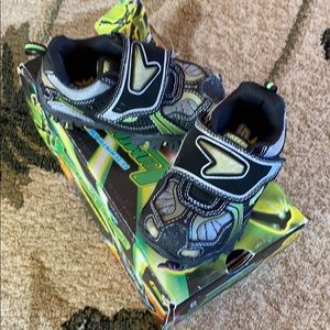 Brand New Baby boy sketcher luminators sneakers size 6